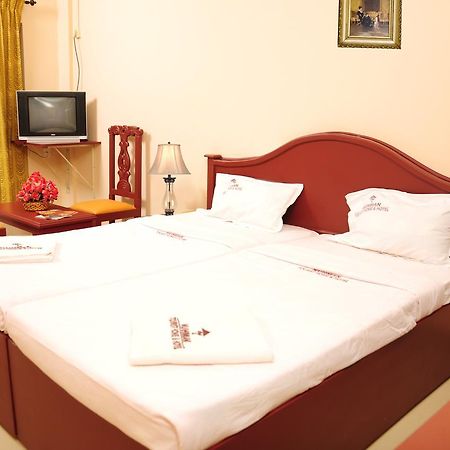 Hotel Nuhman Kondotty Buitenkant foto