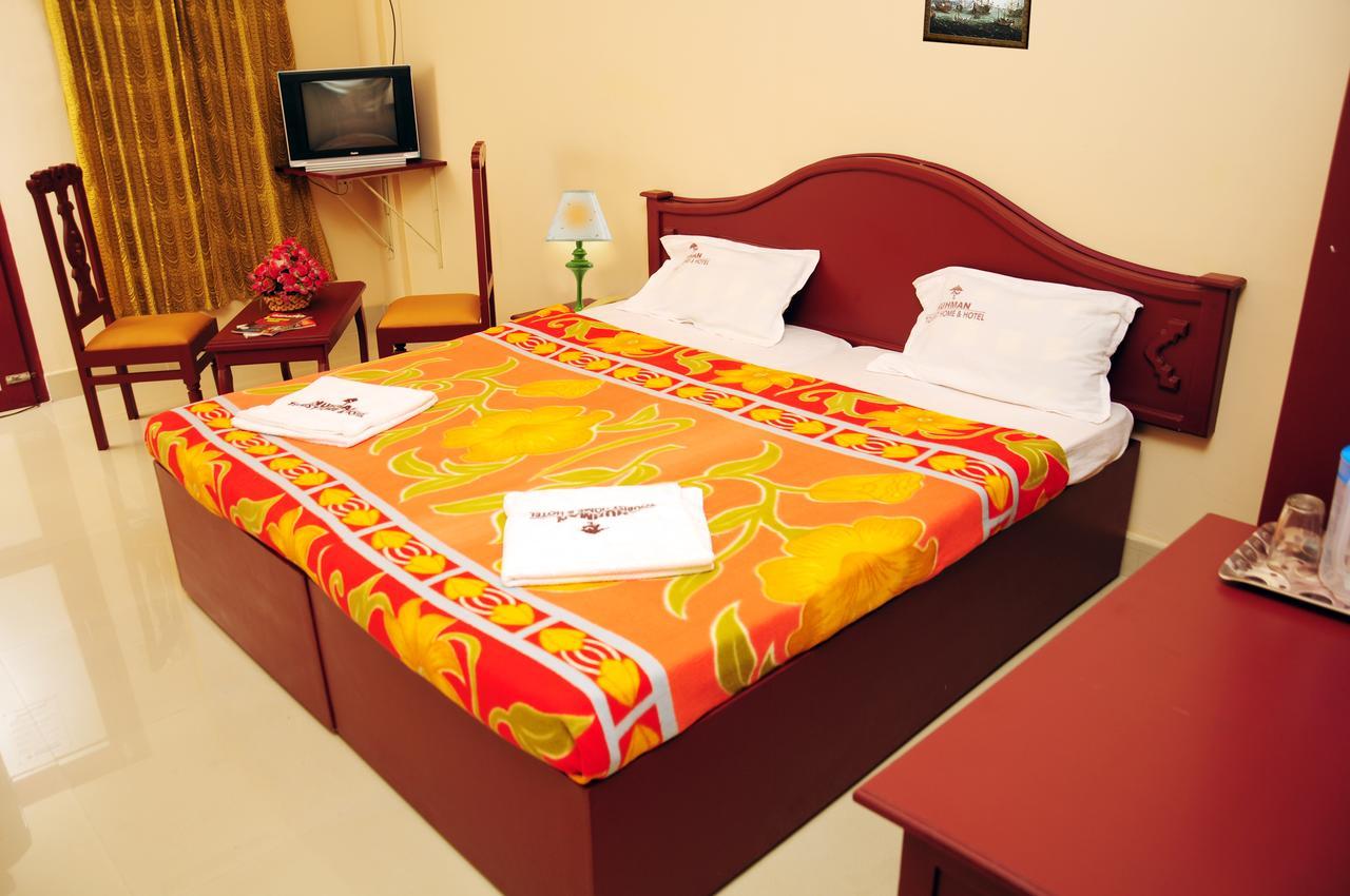 Hotel Nuhman Kondotty Buitenkant foto