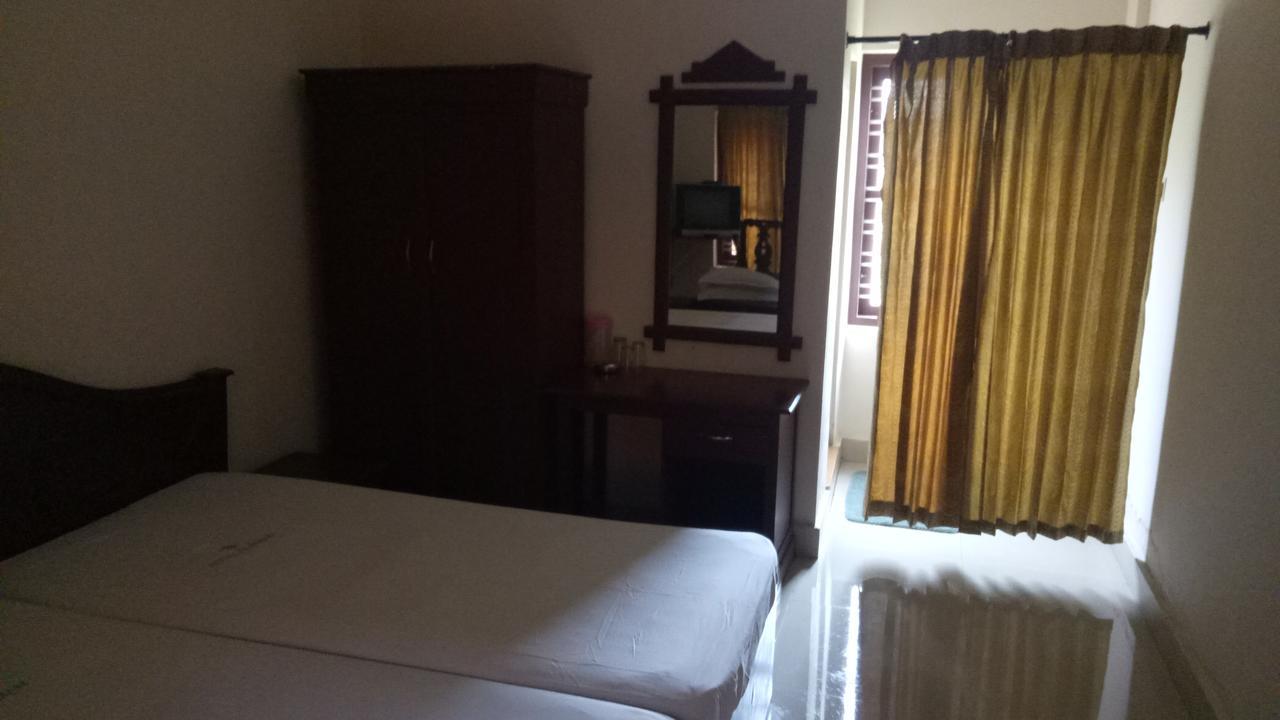 Hotel Nuhman Kondotty Buitenkant foto